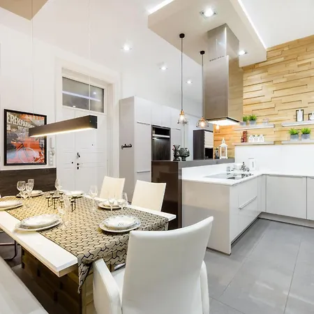 Spacious Designer Home With Premium Touches Budapest Exterior photo