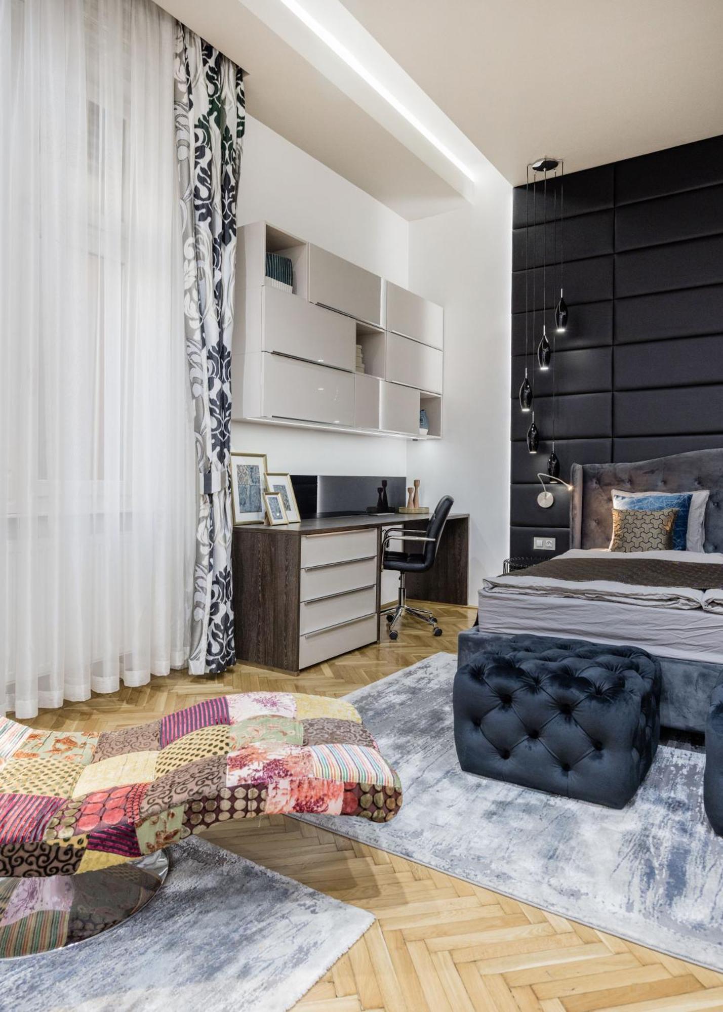 Spacious Designer With Premium Touches Апартаменти