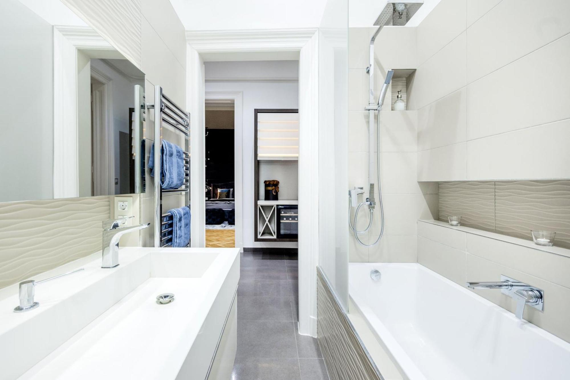 Апартаменти Spacious Designer With Premium Touches *