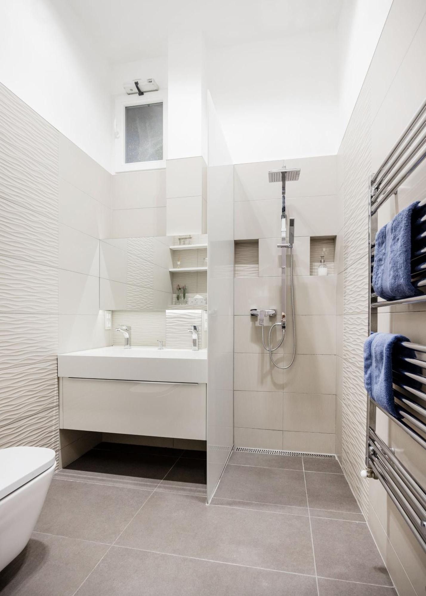 Spacious Designer With Premium Touches Апартаменти *