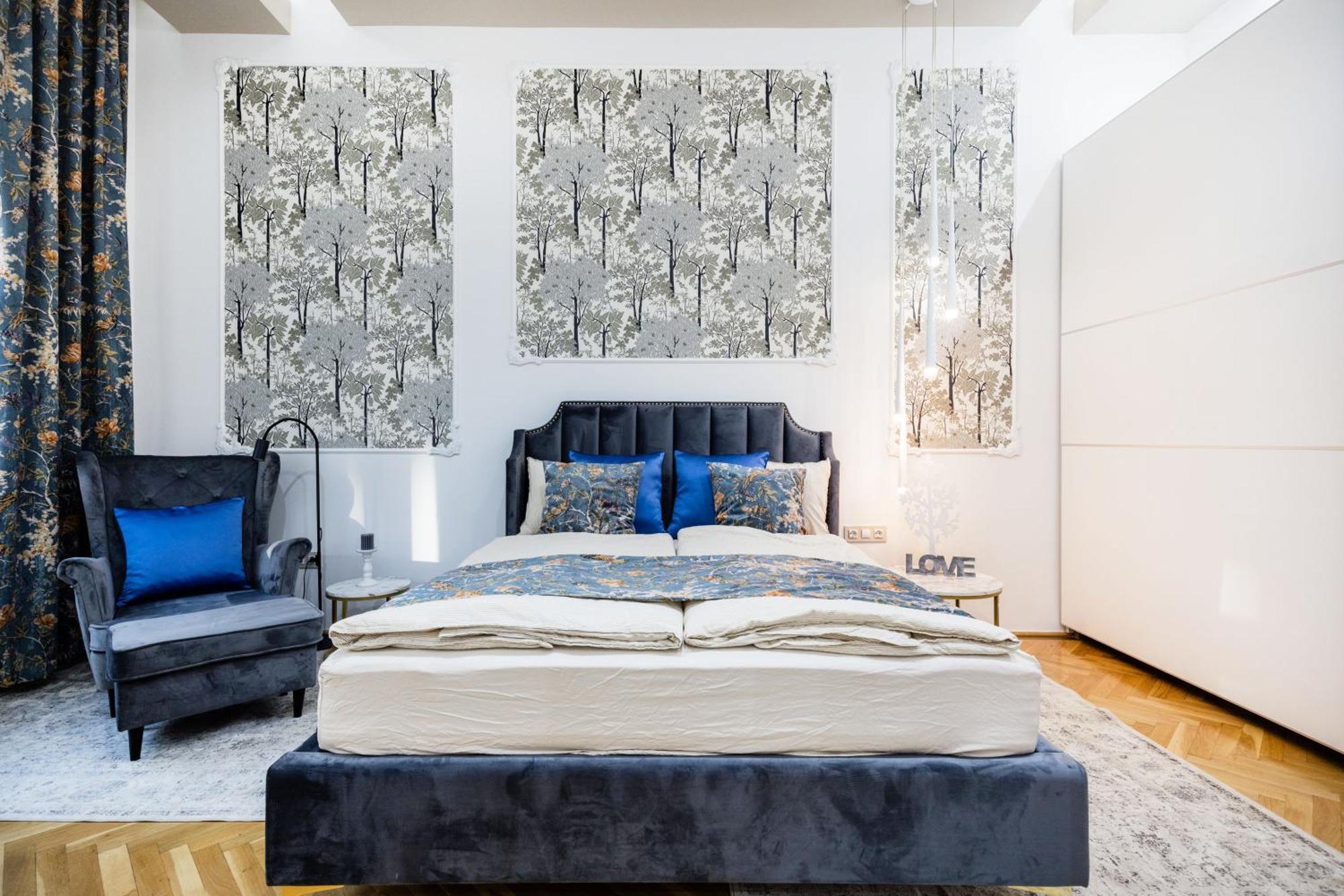 Апартаменти Spacious Designer With Premium Touches